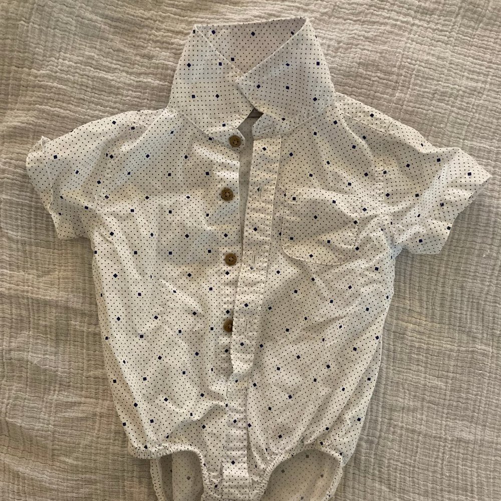 Children's Place 9-12 Month Boys bodysuit collared shirt onesie - white and blue